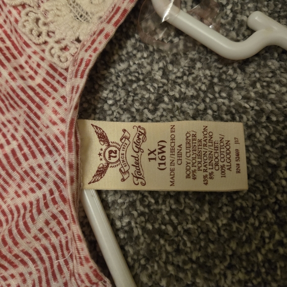 Faded Gkory Pink Lace Relaxed Blouse - Picture 4 of 4